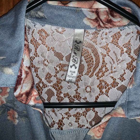 Plus size button up - Picture 2 of 3